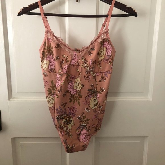 SOLD ♥️ Spell Rosa Lace Bodysuit NWT - Size M - Picture 1 of 4